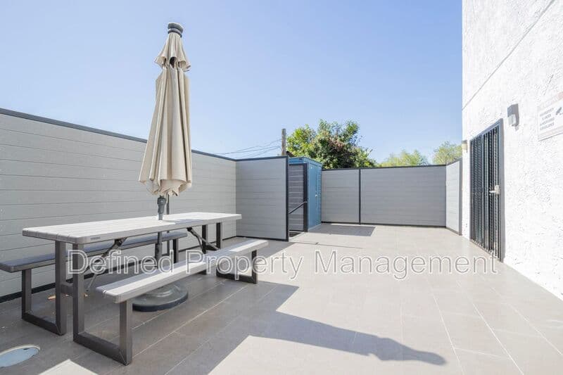 Valley Village Condo: 5807 Laurel Canyon Boulevard