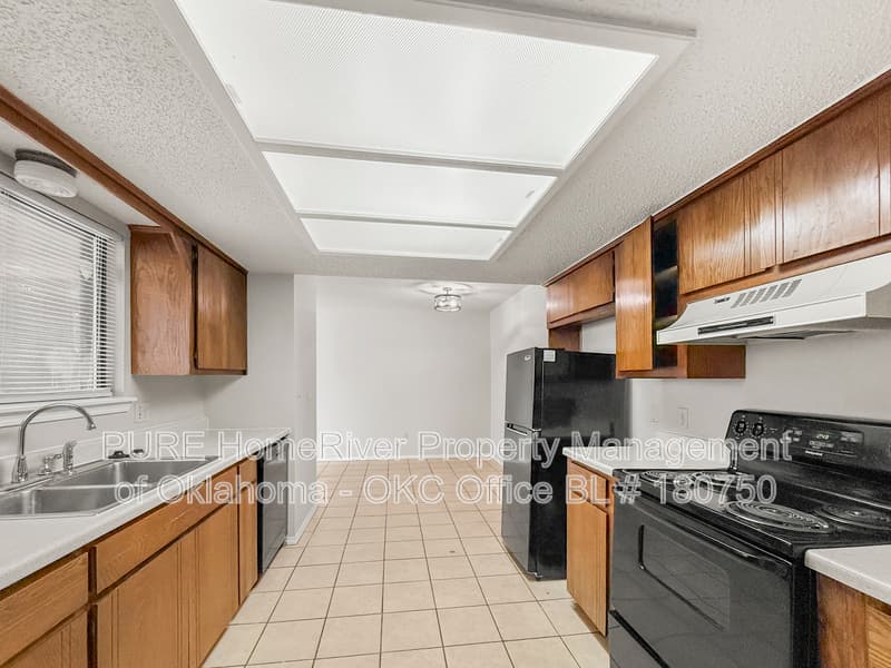 Oklahoma City Condo: 7206 Kings Manor Ct