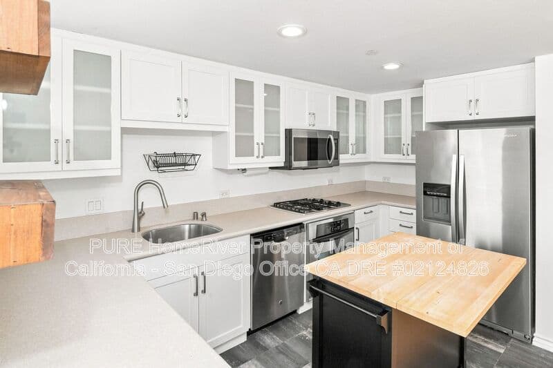 San Diego House: 875 G St