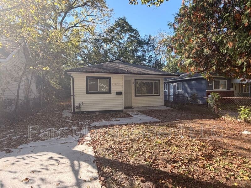 Detroit House: 15853 Dacosta Street