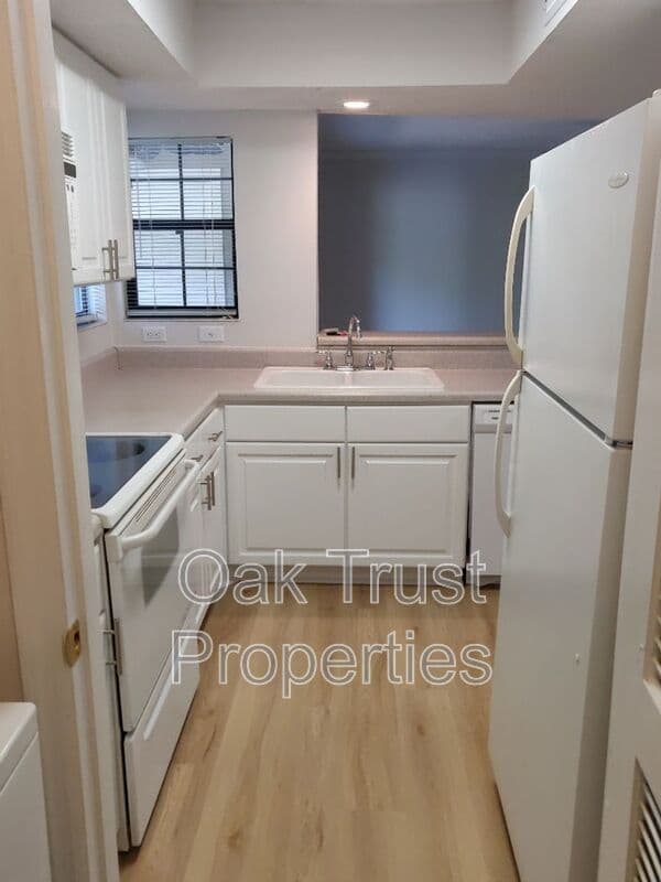 Mt Pleasant Condo: 1829 Villa Maison
