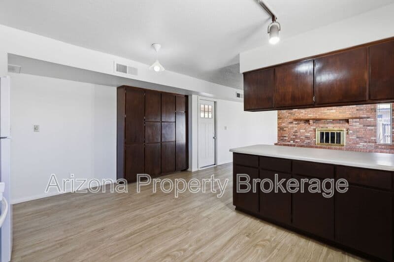 Mesa House: 2106 E Evergreen St