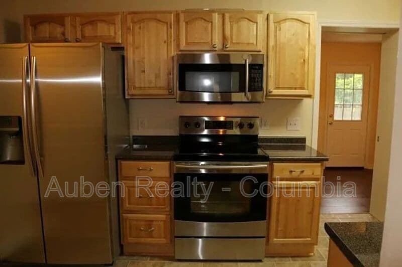 Columbia House: 949 Howard St