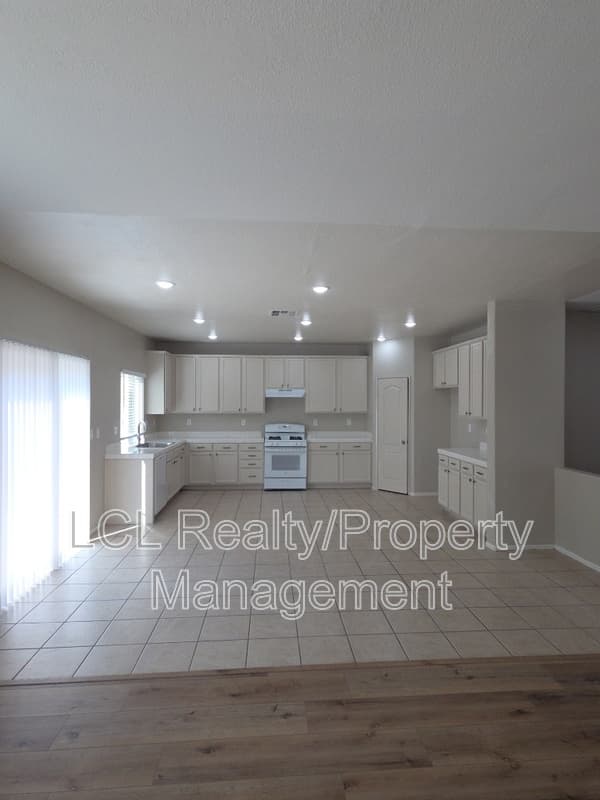 Eastvale House: 6563 Peridot Ct