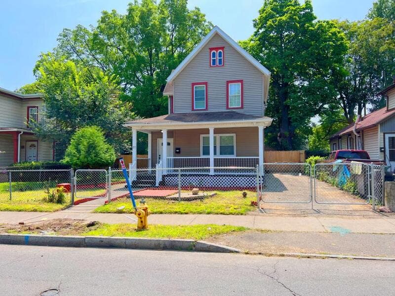 Rochester House: 157 Dr Samuel McCree Way