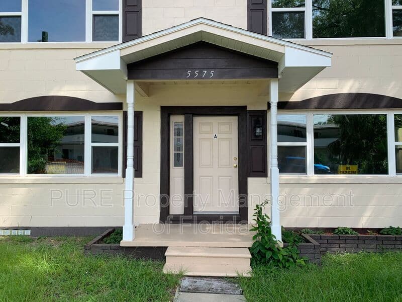 Silver Springs House: 5575 NE 30 St