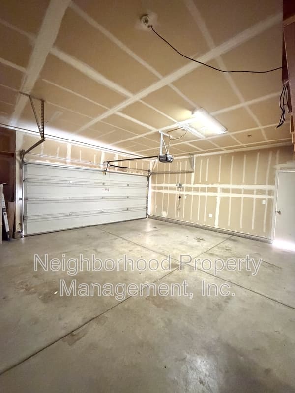 Fresno House: 10593 North Sierra Vista Avenue