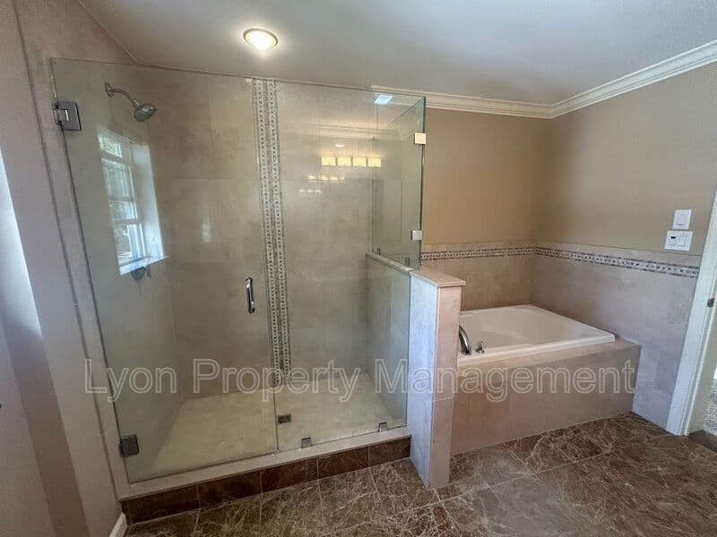 North Kingstown House: 180 Sauga Ave