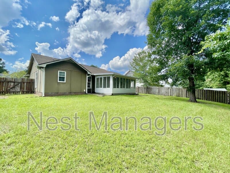 Fayetteville House: 9616 Gooden Drive