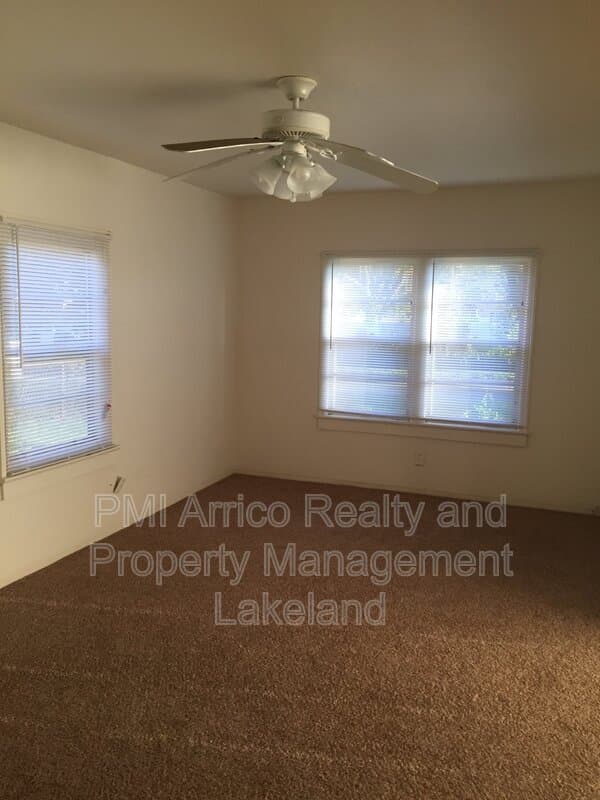 Lakeland House: 124 Bassedena Cir S