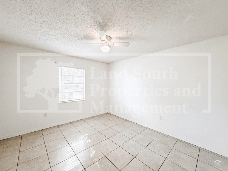 Lakeland House: 5011 Woodgreen Lane