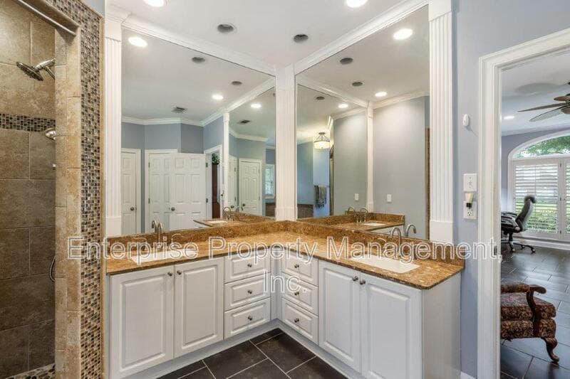Collierville House: 10290 Shrewsbury Run Way