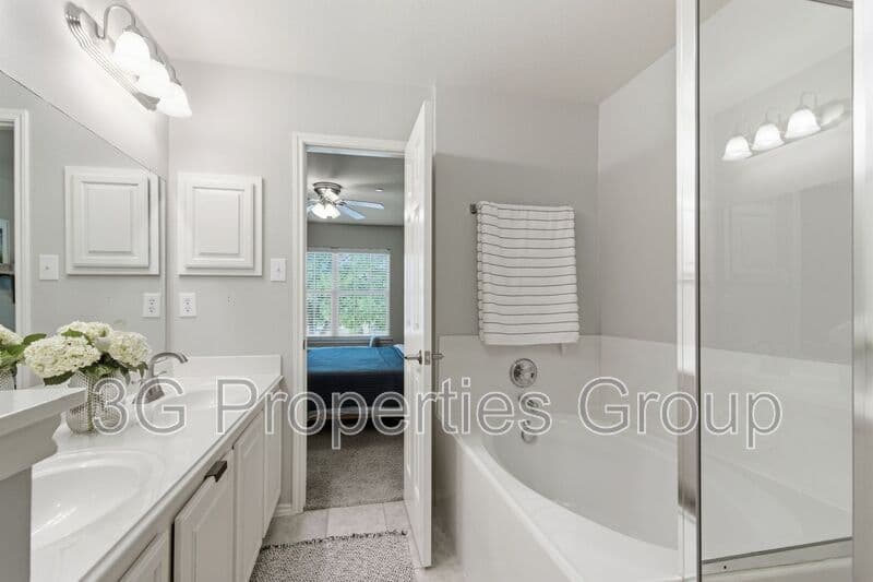 Lewisville House: 2925 St. Andrews Drive