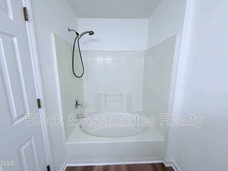Apex House: 128 Evening Star Drive