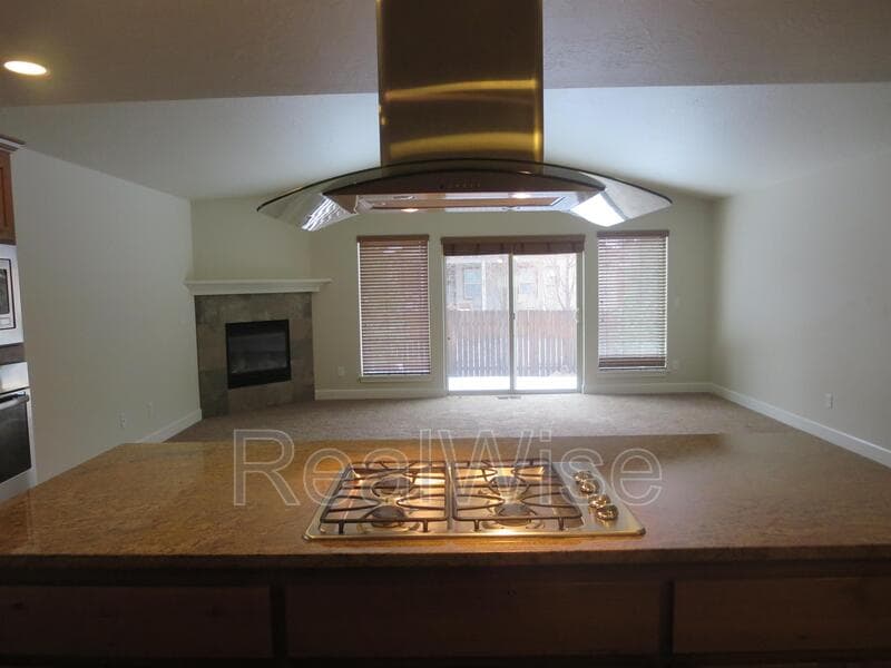 Bend House: 3006 NE Red Oak Dr