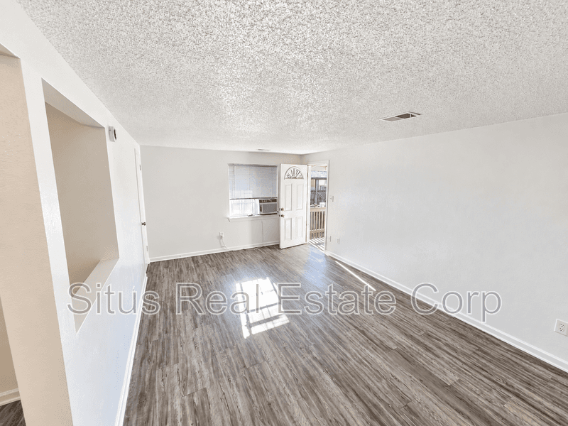 Lakewood House: 8195 W. 9th Ave.