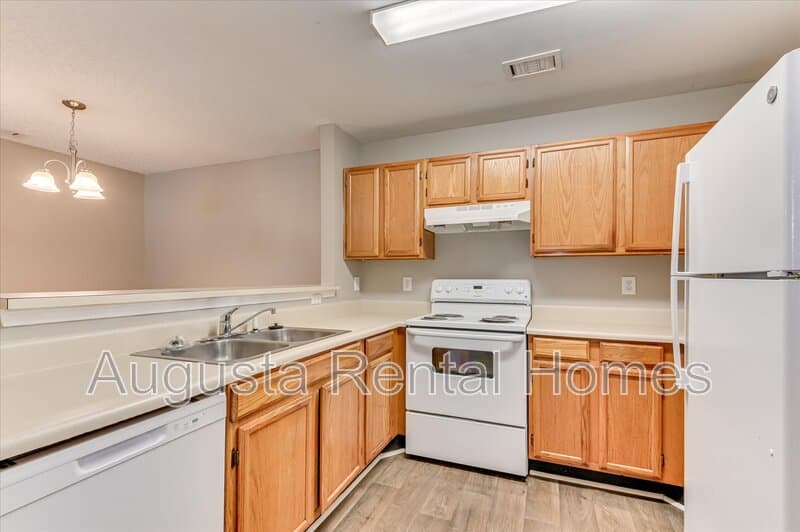 Edgefield Condo: 320 Peachtree Street - 325-6