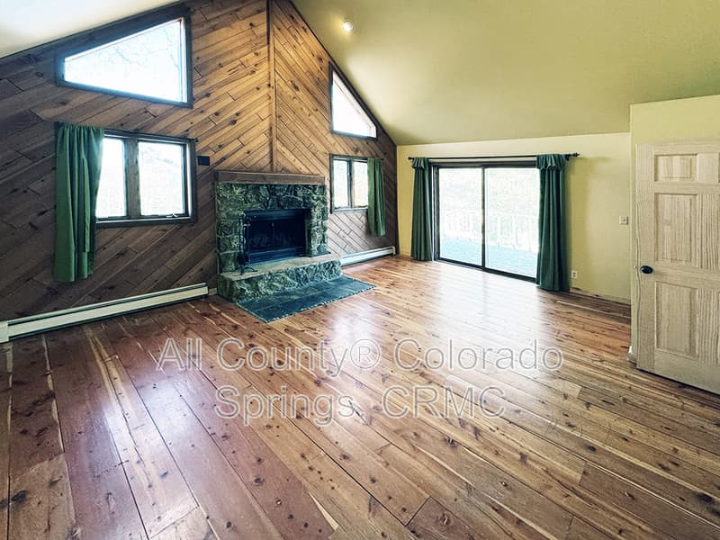 Florissant House: 684 Southpark Road