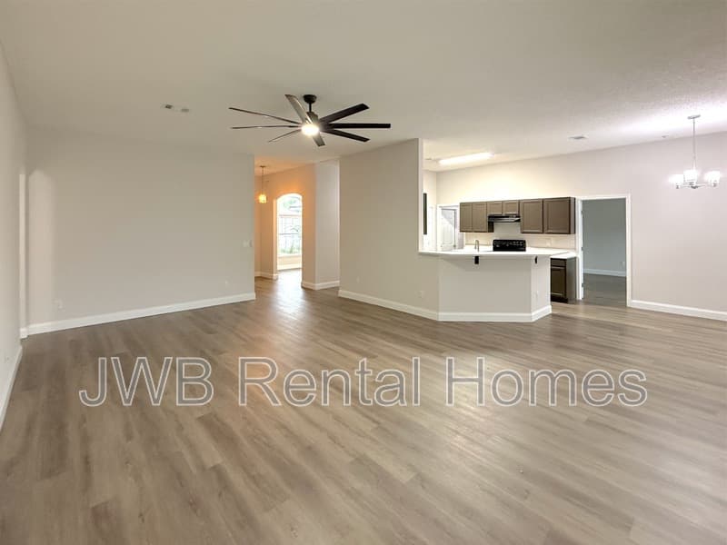 Saint Johns House: 557 Grand Parke Dr