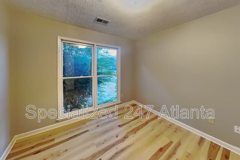 Conyers House: 2112 Fairway Ct SE