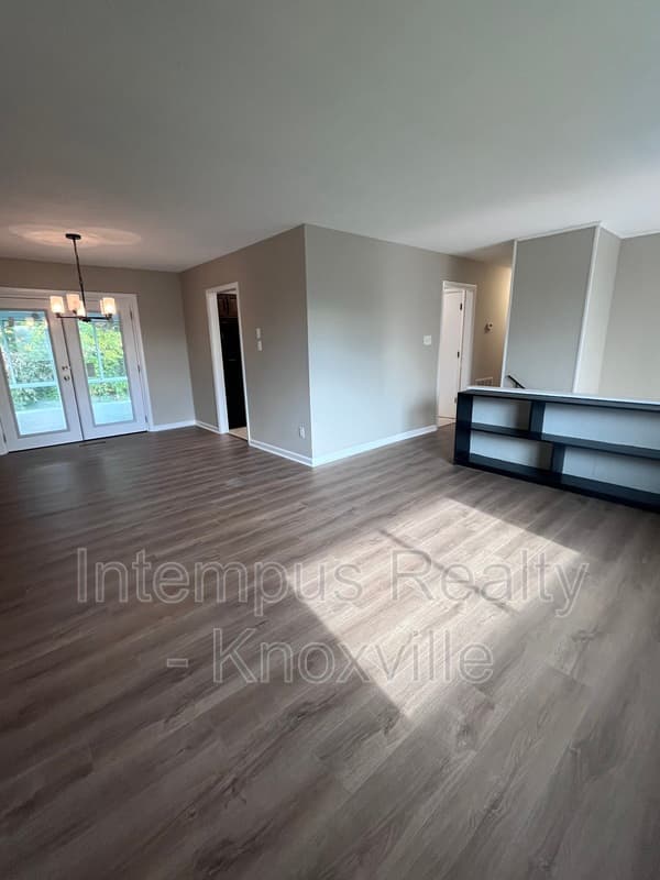 Knoxville House: 10917 Sonja Dr
