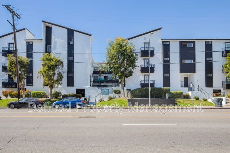 Valley Village Condo: 5807 Laurel Canyon Boulevard