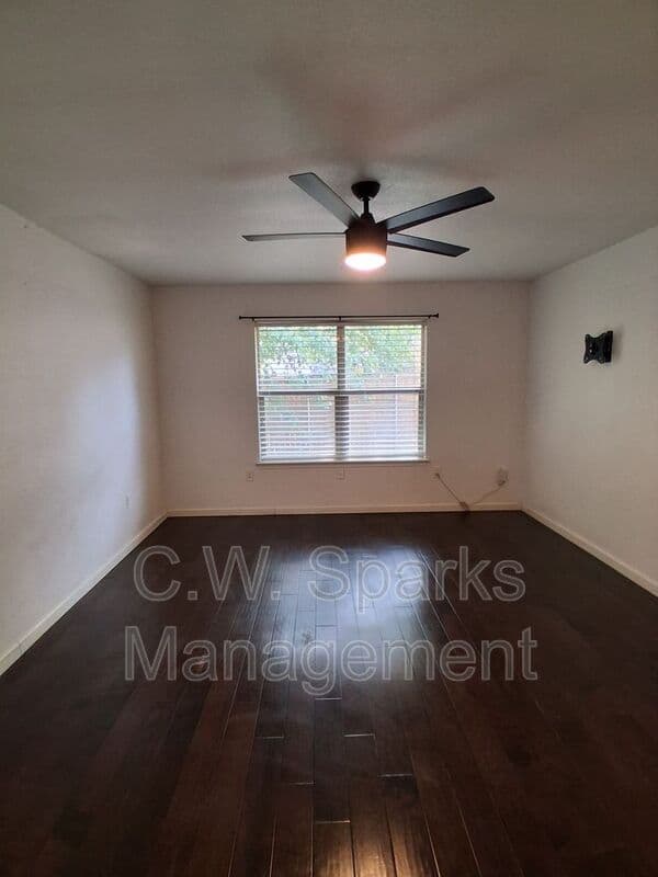 Grapevine House: 1503 Laguna Vista Way