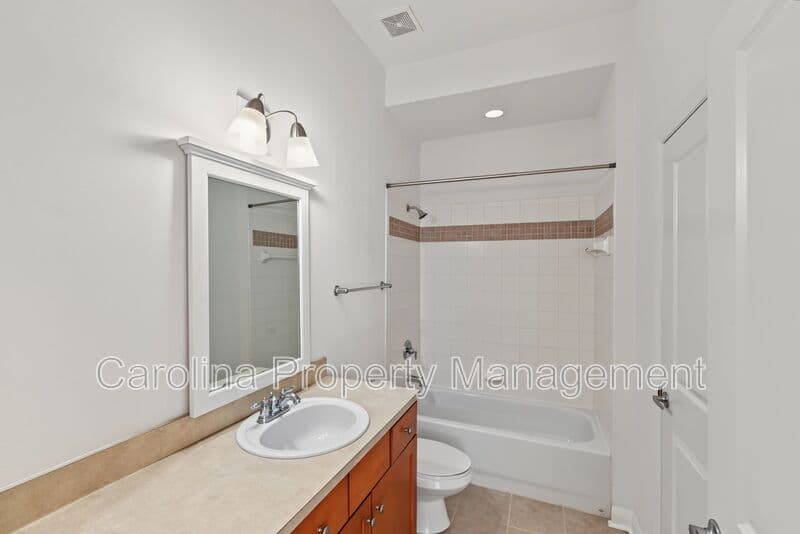 Charlotte House: 516 New Bern Station Ct