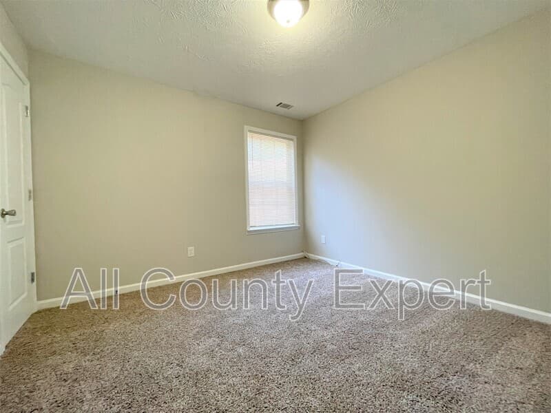 Snellville House: 2370 Temple View Ct