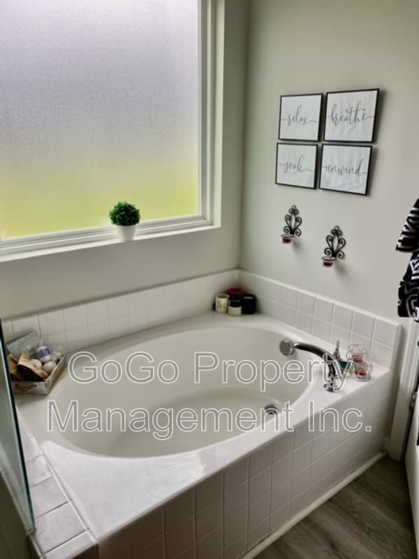 Boiling Springs House: 811 Millsgrove Court