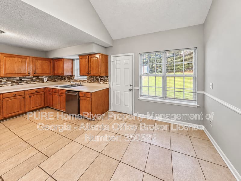 Hampton House: 10867 Knotty Pine Pl
