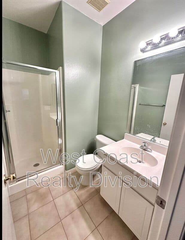 Lake Elsinore House: 18468 Hillview Lane