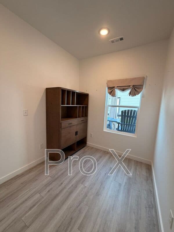 Bentonville House: 1050 Ventnor Ave