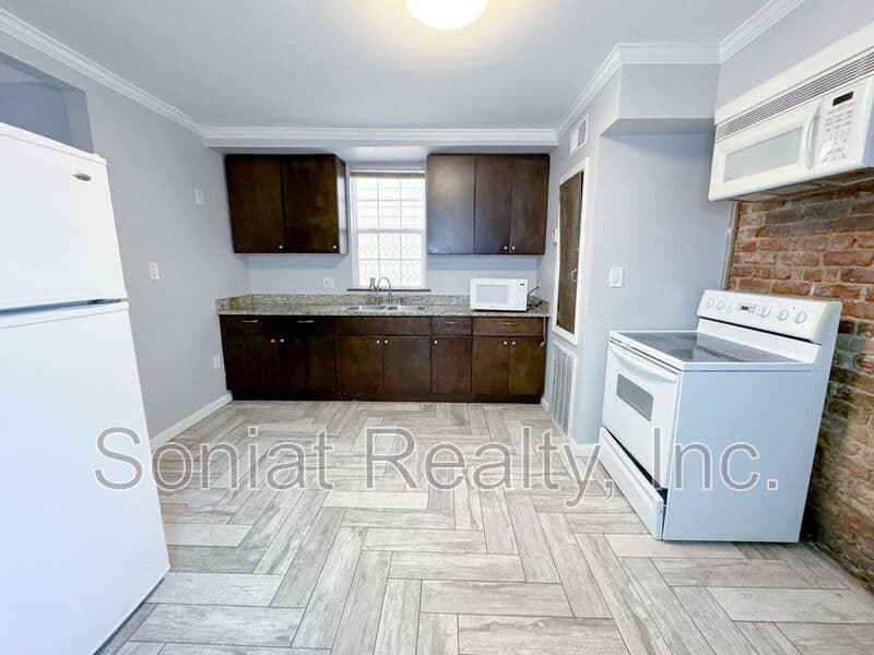 New Orleans House: 3216 Banks St.