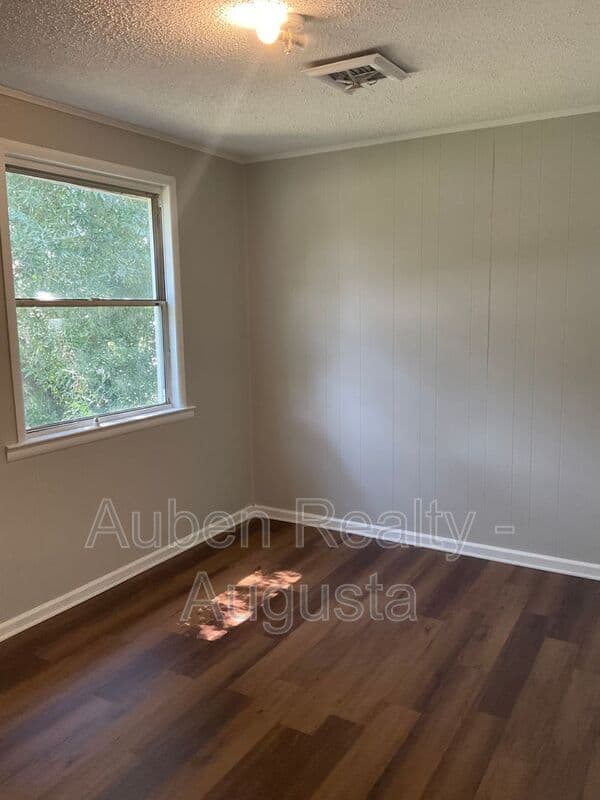 Augusta House: 1928 Kratha Drive