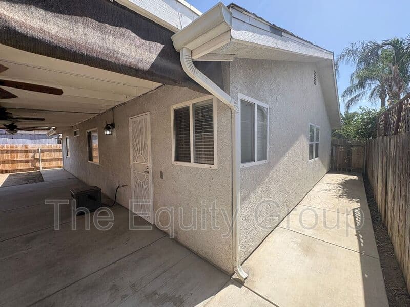 Visalia House: 744 West Buena Vista Ave