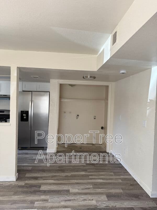 Coalinga Townhome: 720 E Elm Ave