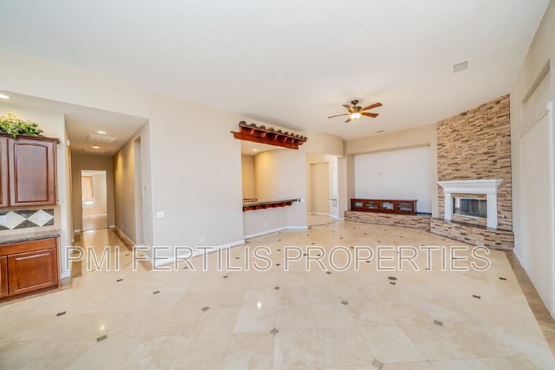 Riverside House: 17425 Cyrus Lane