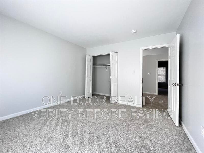 Williamsburg House: 120 Low Ridge Rd