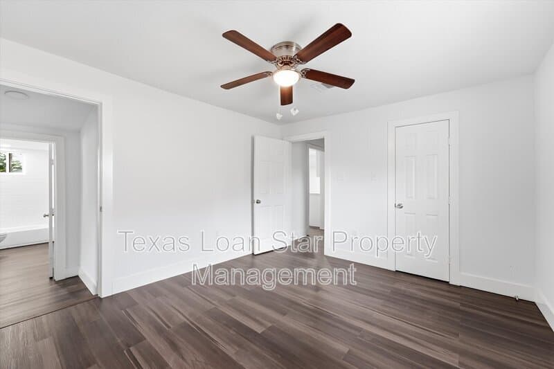 Houston House: 2281 Des Jardines St