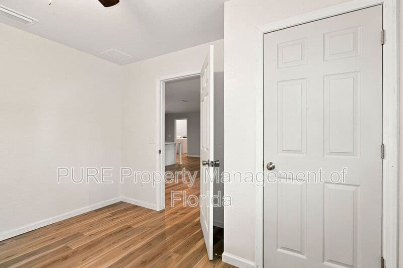 Williston House: 11330 NE 66th Lane