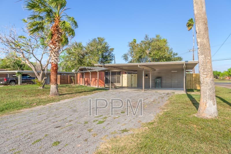 Harlingen House: 1651 Hamilton
