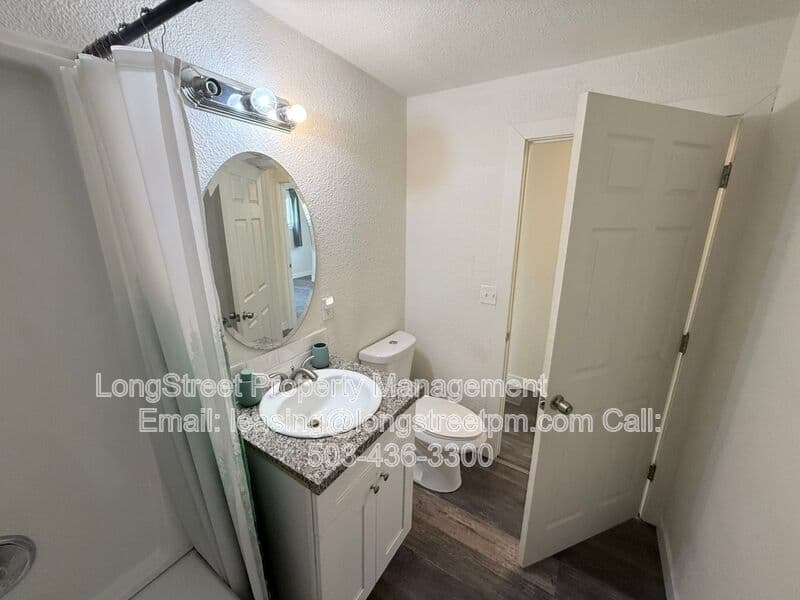 Salem House: 758 Browning Ave S