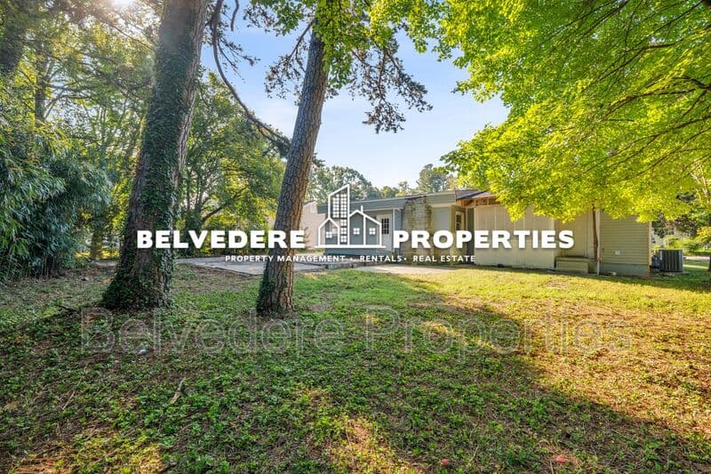 Greensboro House: 2220 Bradley St