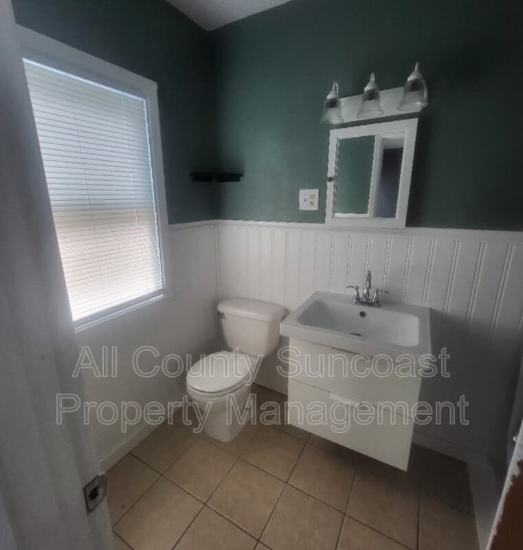 St.Petersburg House: 204 80th Ave N