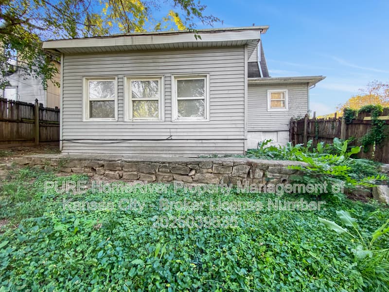 Kansas City House: 447 N Topping Ave