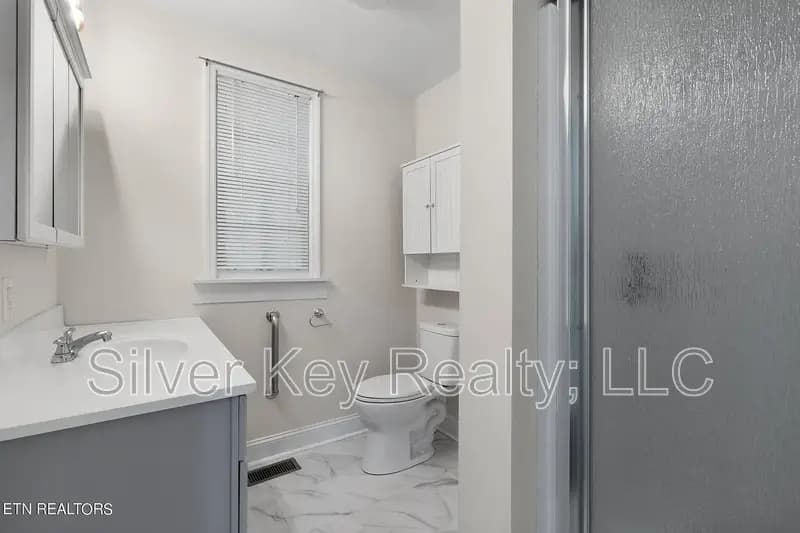 Athens House: 322 Lynn Avenue