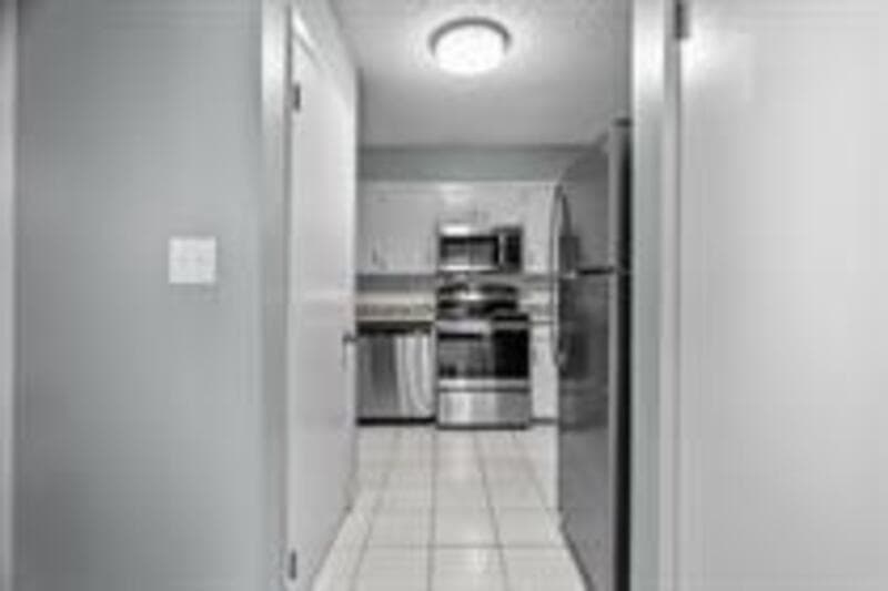 Lee's Summit Condo: 1 NW O'Brien Rd - 9