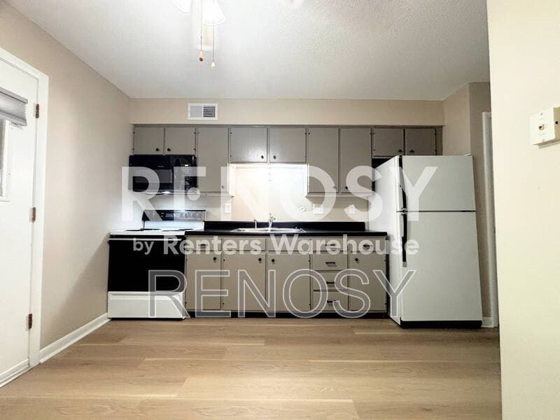 Urbandale Condo: 4211 65th St