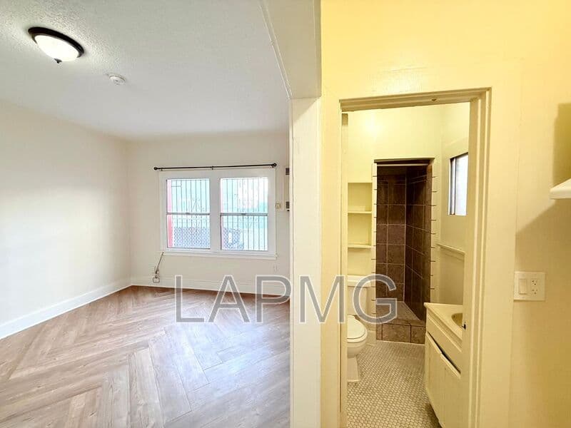 Los Angeles House: 1614 N. Kenmore Avenue